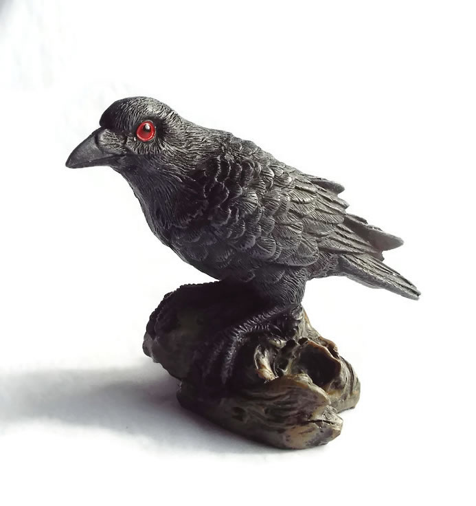 Small Raven Figurine Looking Left